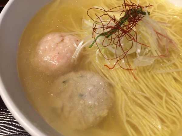 つみれ - 新宿にある『麺屋 海神』のあら炊き塩ラーメンが美味い以外の言葉が見つからない程マジで美味い！
